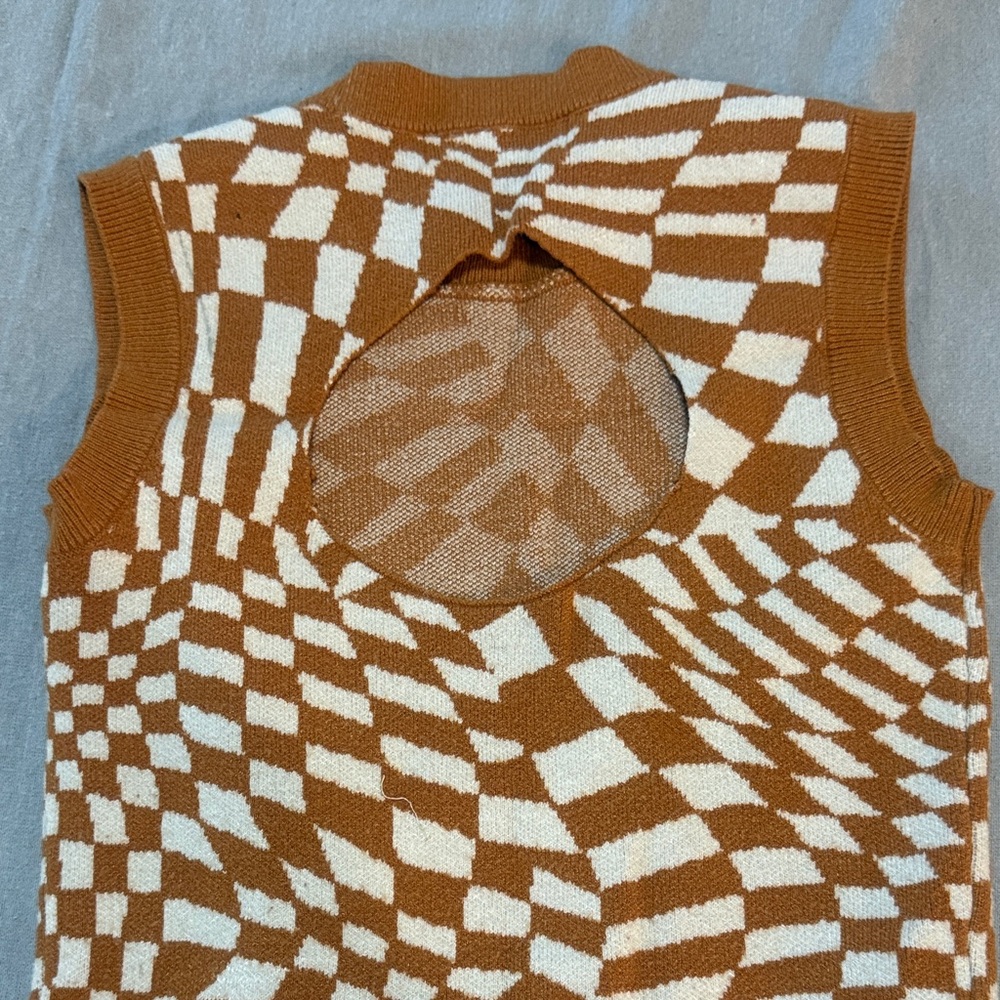 Geometric Patterned Sleeveless Dress - Picture 3 of 3